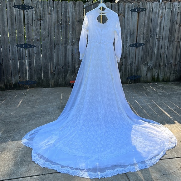 Vintage Off-White Wedding Dress - Picture 12 of 14